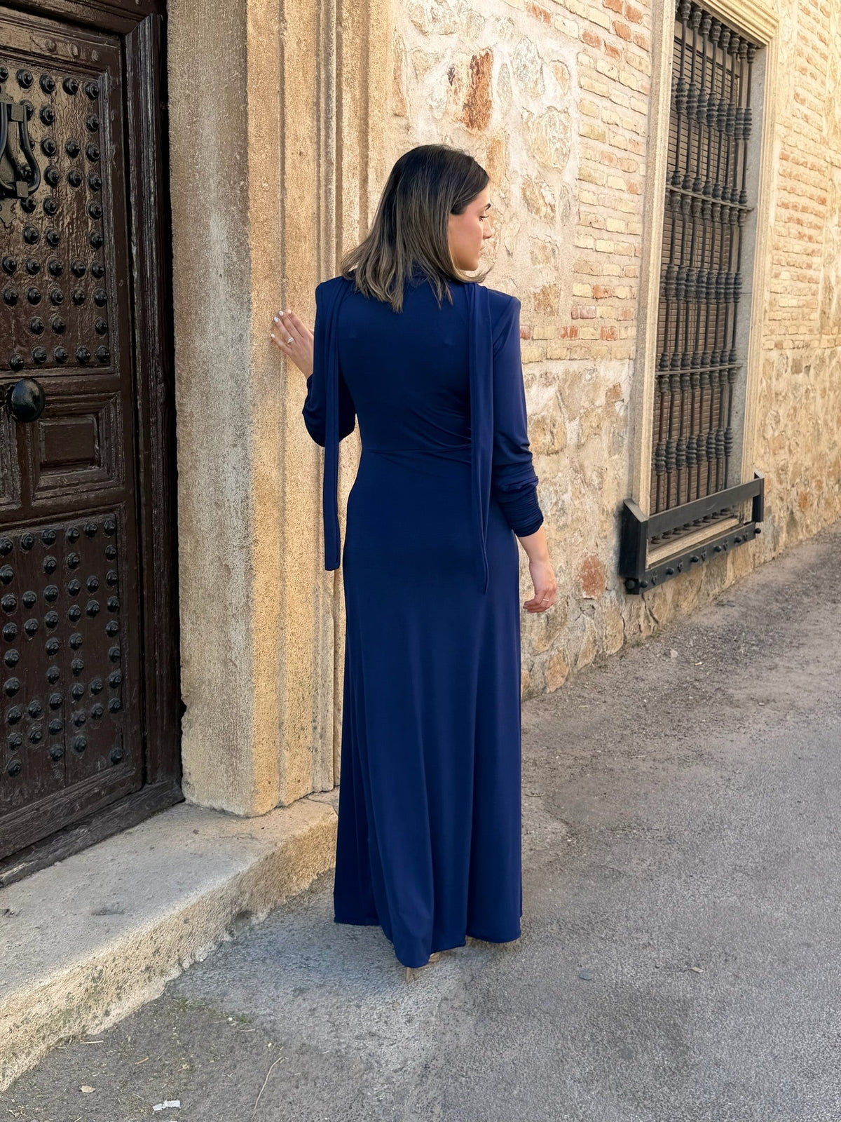 Victoria | Vestido largo con broche dorado - Azul marino