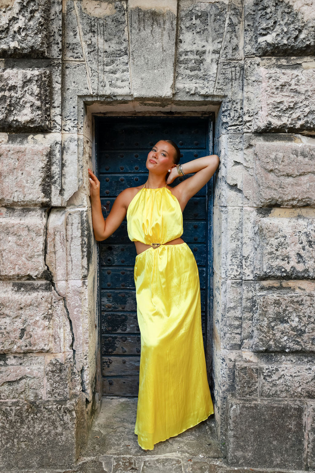 Paula | Vestido largo con cintura fruncida y detalle dorado - Amarillo