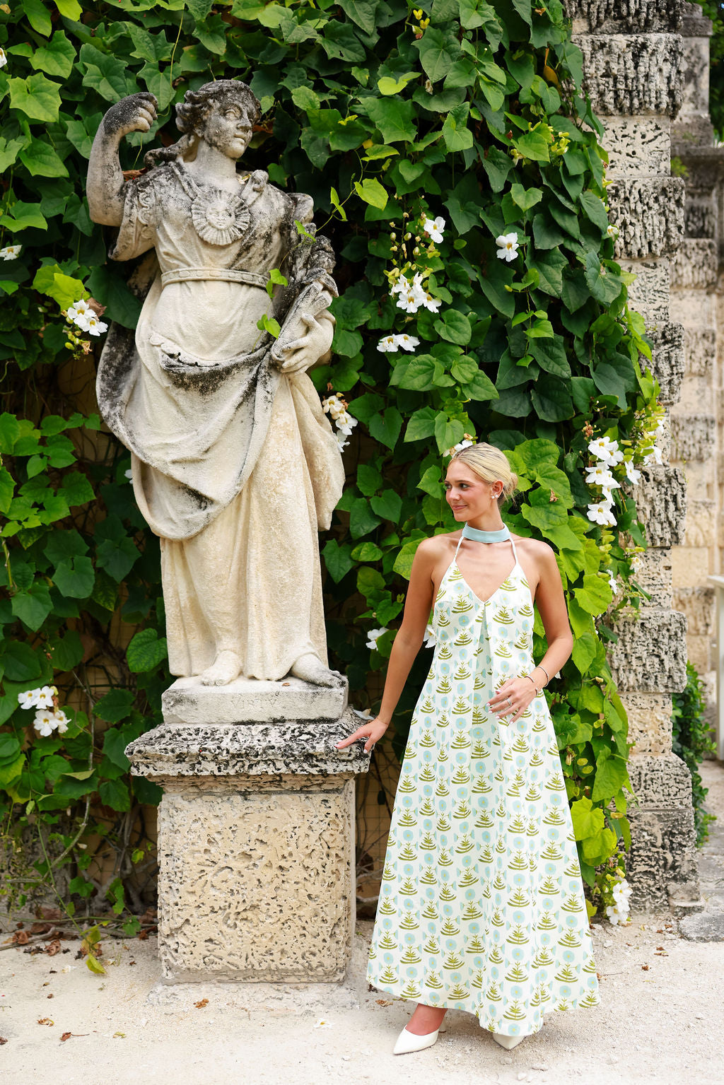 Carla | Vestido largo halter con estampado botánico