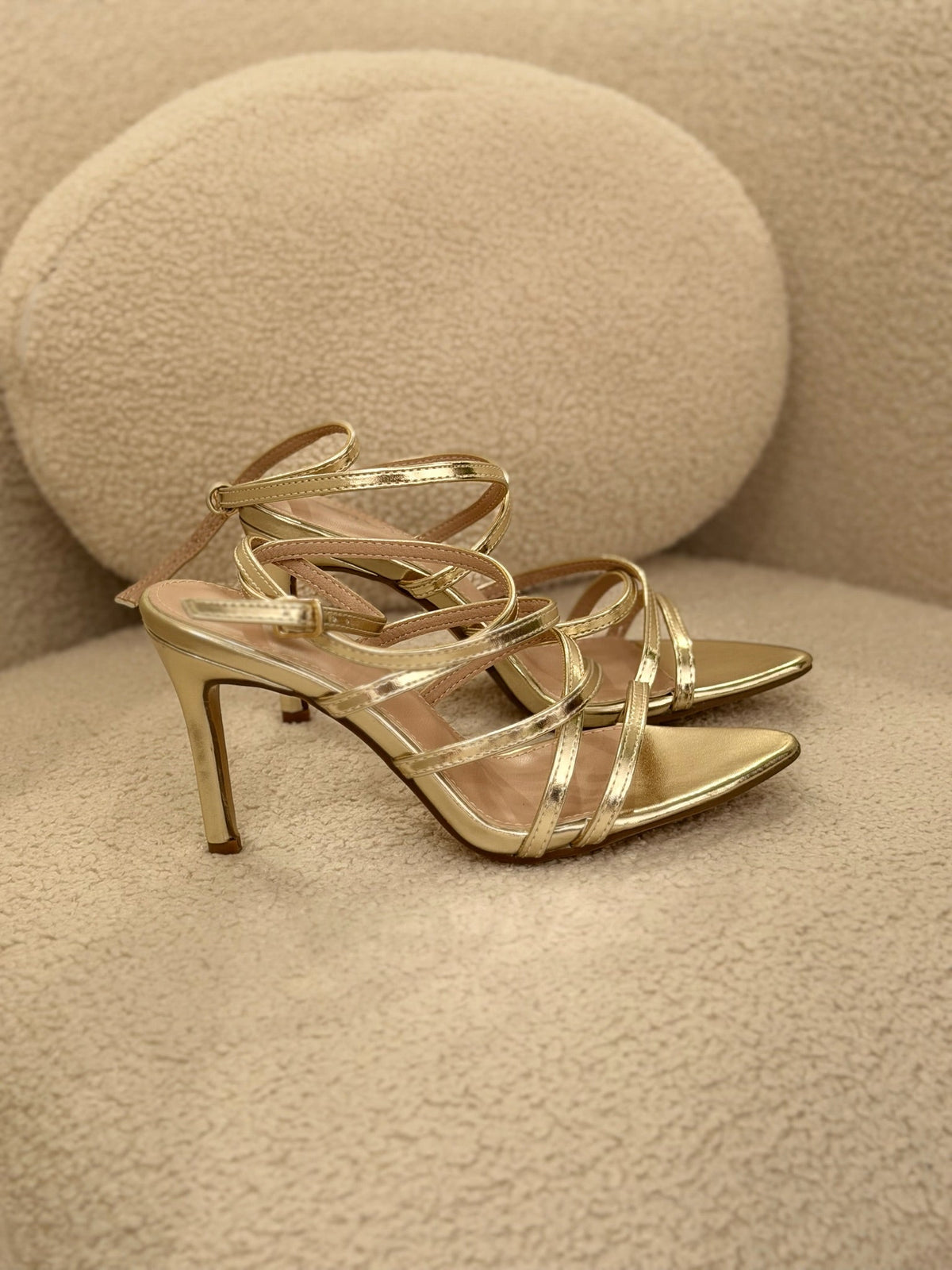 Lola | Sandalia de tiras cruzadas - Dorado