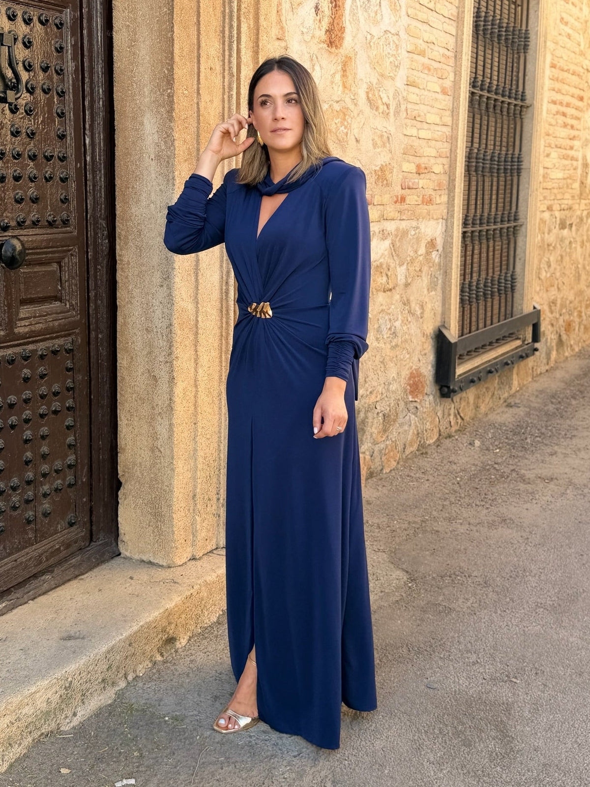 Victoria | Vestido largo con broche dorado - Azul marino