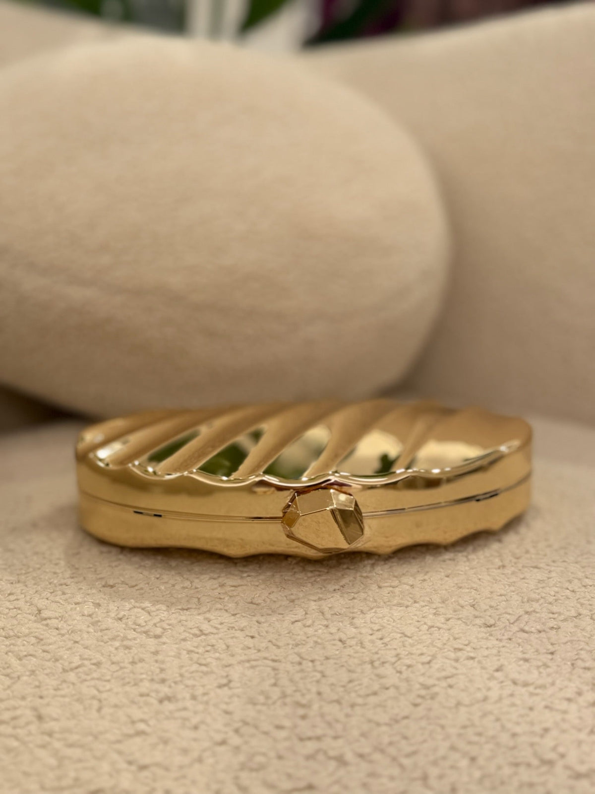 Lidia | Clutch rígido con ondas - Dorado