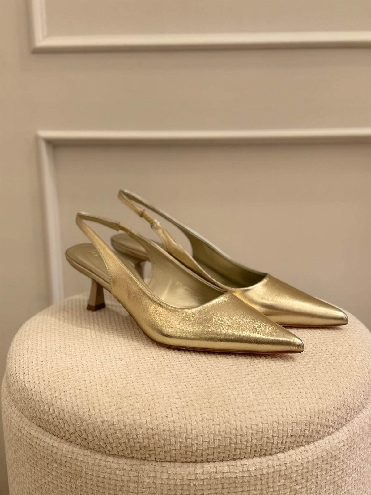 Mónica | Zapato de salón de tacón bajo - Dorado