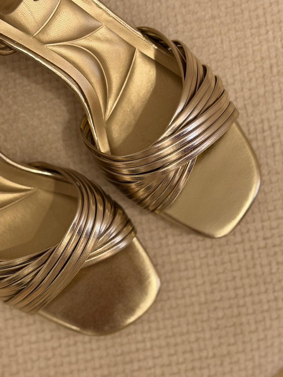 Rosa | Sandalia de cuña - Dorado